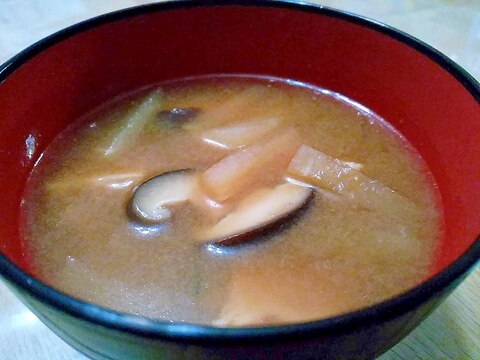 大根と椎茸と木綿豆腐の味噌汁